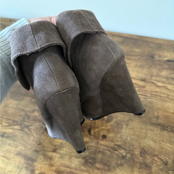 Very Volatile Fold-Over Wedge Leather Booties - Womens Boots Size 10 - Picture 11 of 12